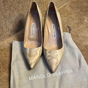 Manolo Blahnik linen print patent leather pump